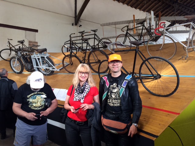 Velodromnachbildung plus Anzani plus Französin