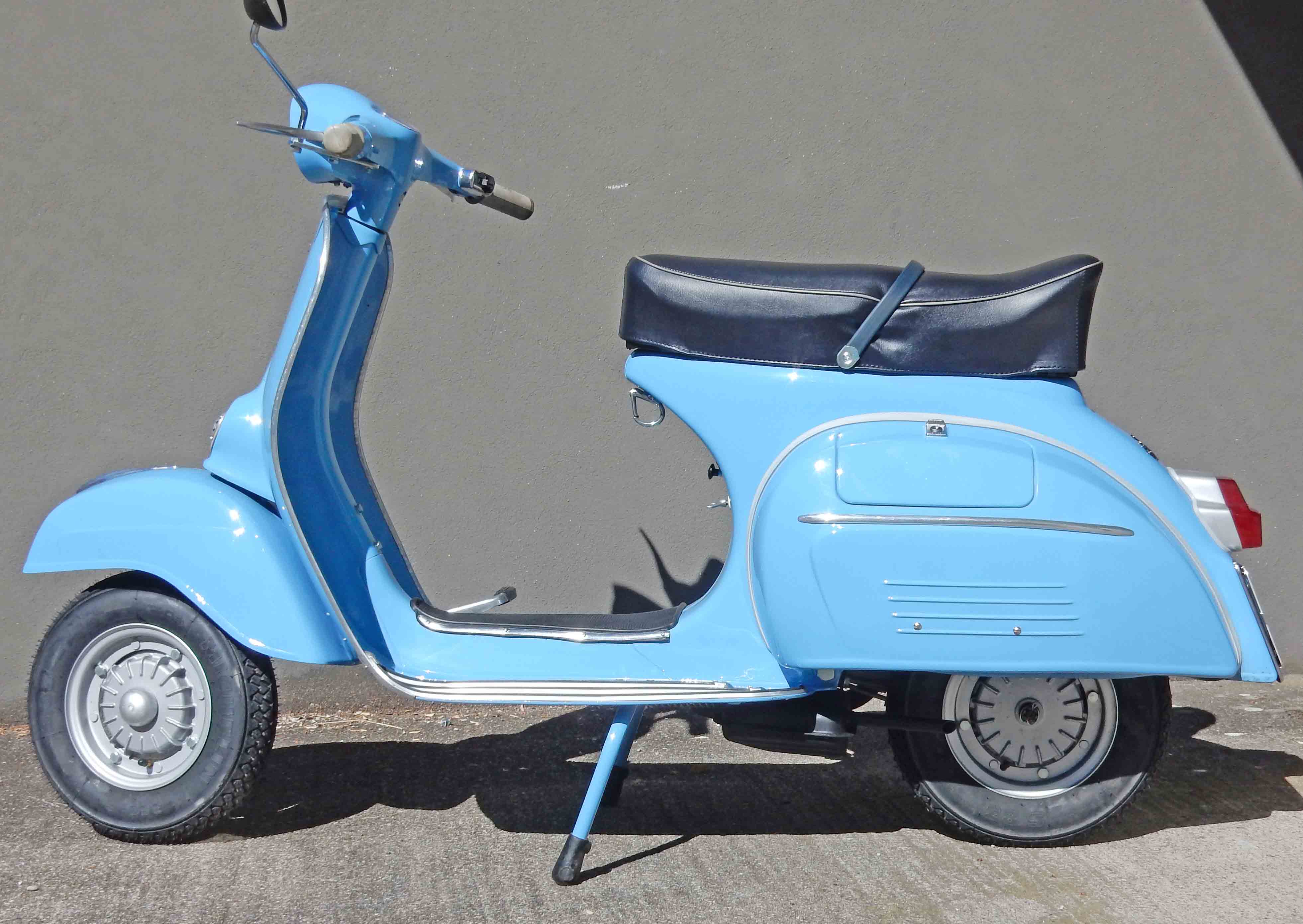 Vespa 150 links.jpg