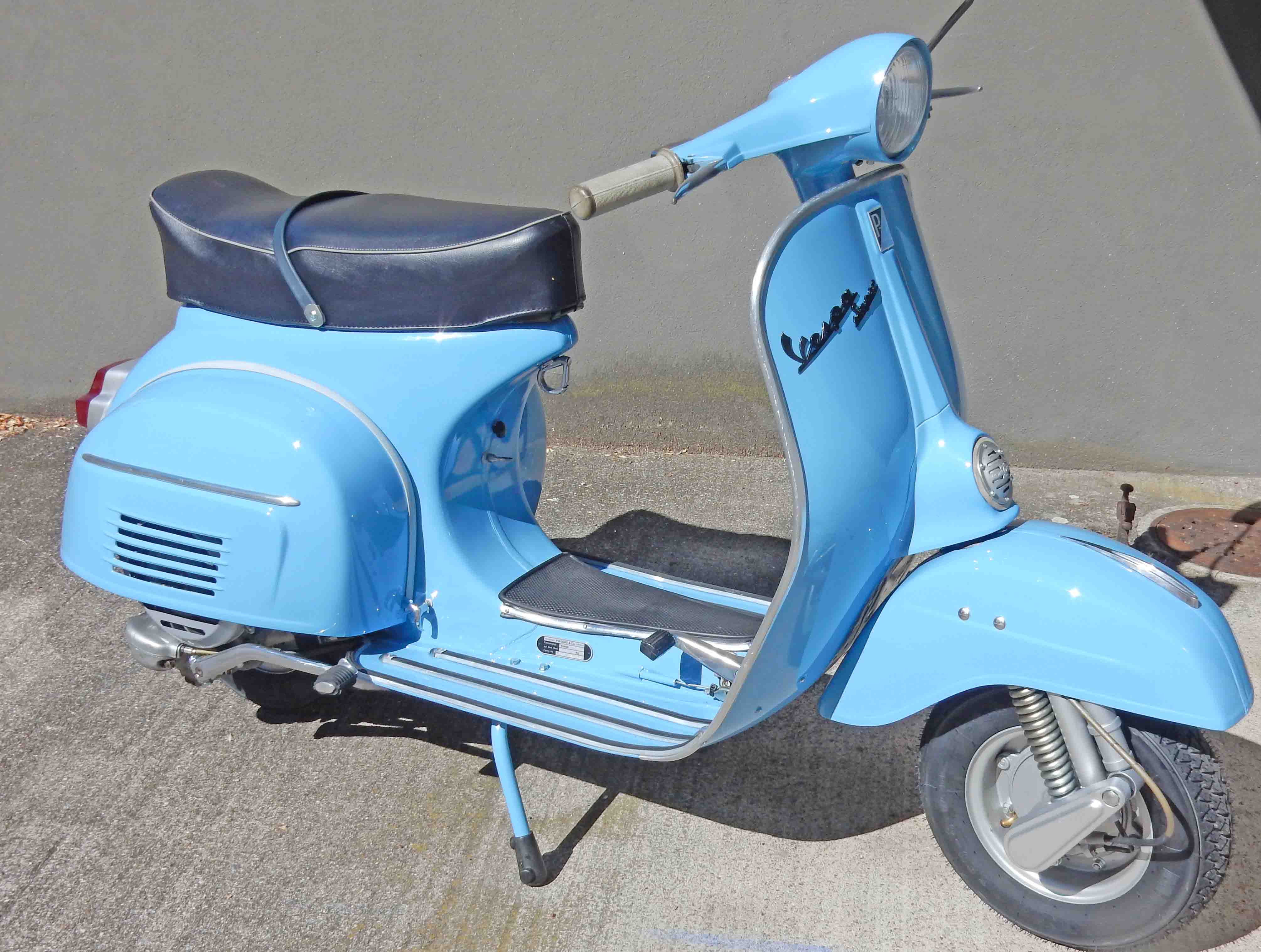 Vespa 150 rechts.jpg