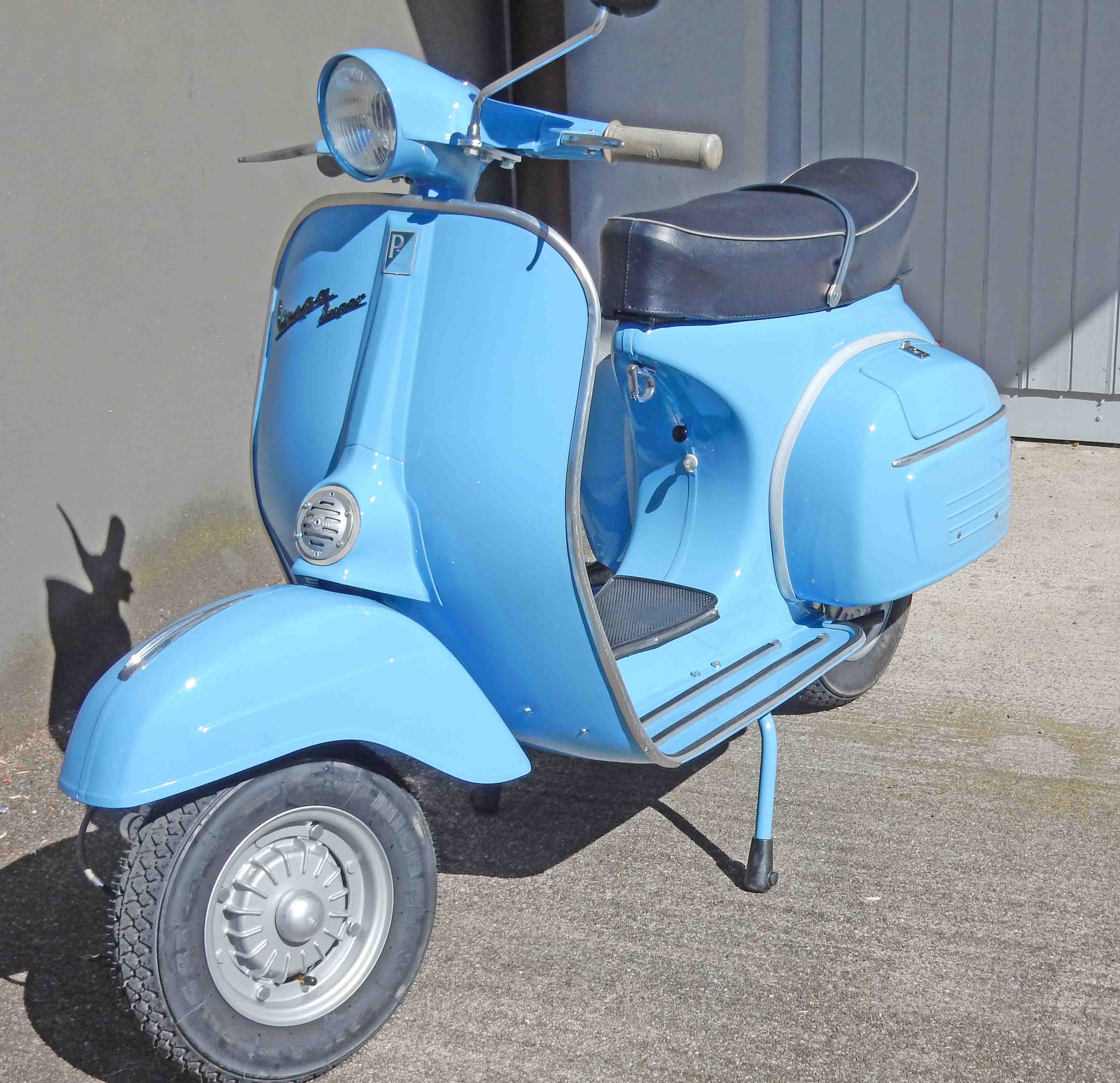 Vespa 150 Super vorne.jpg