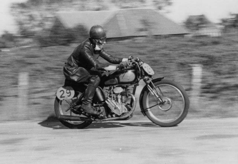 1930s-excelsior-manxman-250cc-825x570.jpg