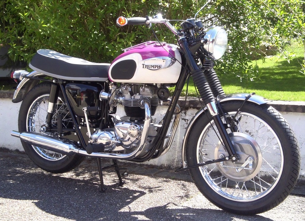 Triumph T120 Bauj. 1967.jpg