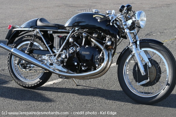 egli-vincent-godet-1330-cafe-racer-statique.jpg