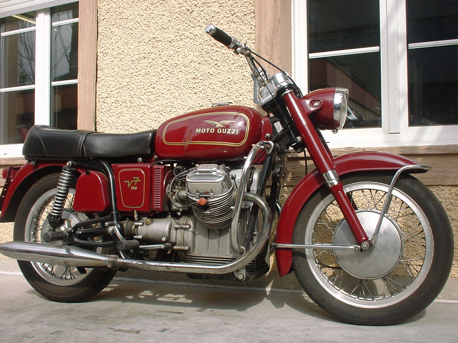 Guzzi-V7.jpg