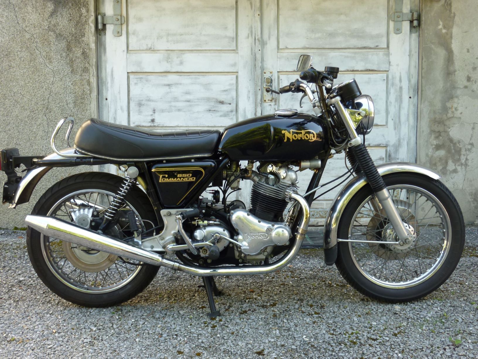 Norton 850 Commando.JPG