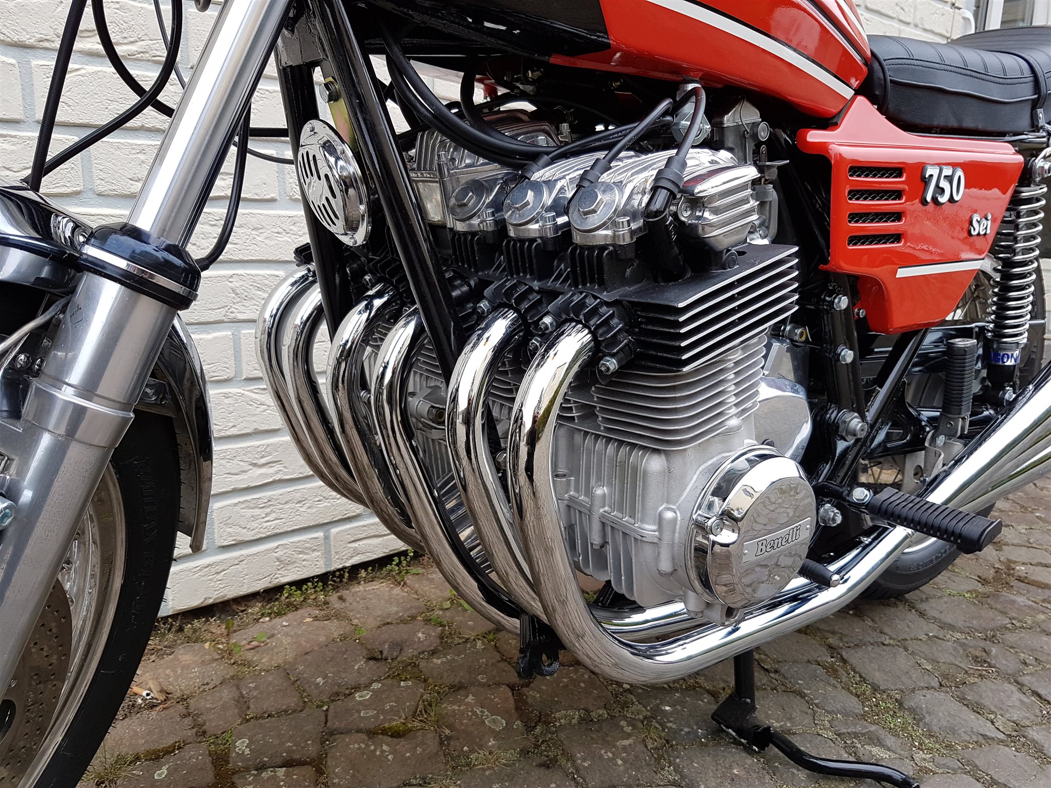 Benelli 750 Sei (1973) 1.jpg