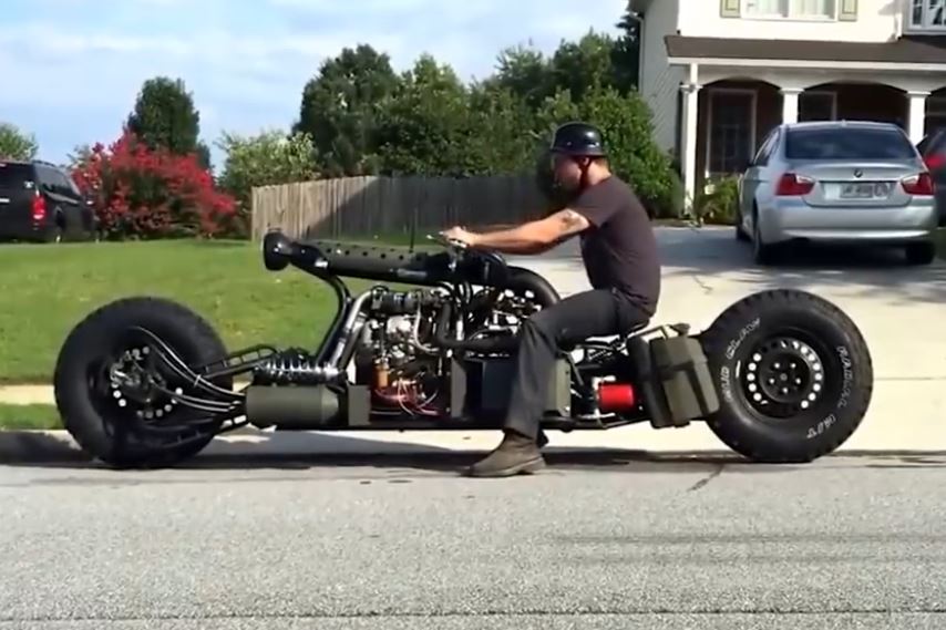 gewalltiges Motorrad.JPG