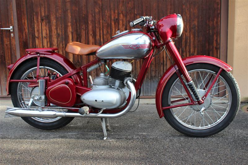 Jawa 1954 005.jpg