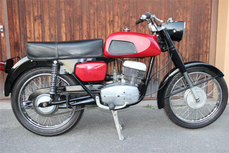 cz 125 003.jpg