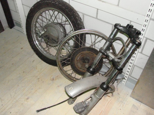 Benelli RäderundGabel.JPG